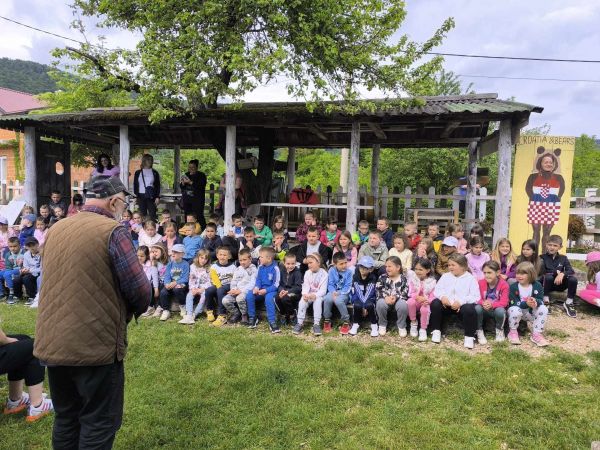 Dječji vrtić Pahuljica Gospić - Izlet predškolaca u Kuterevo i Krasno – spoj edukacije, prirode i avanture